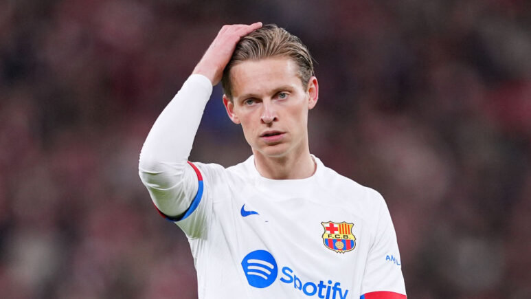 Barcelona consider asking for fee to let Frenkie de Jong leave, with further links to Manchester United