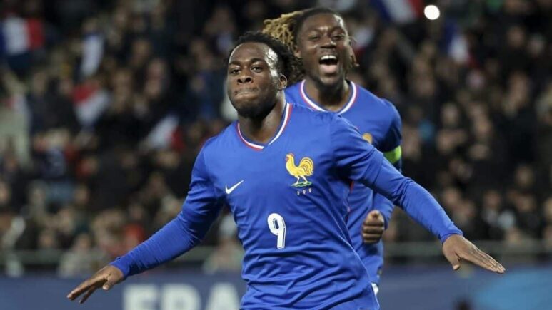 Tottenham Hotspur Joins Race for Rennes Forward Arnaud Calimondo